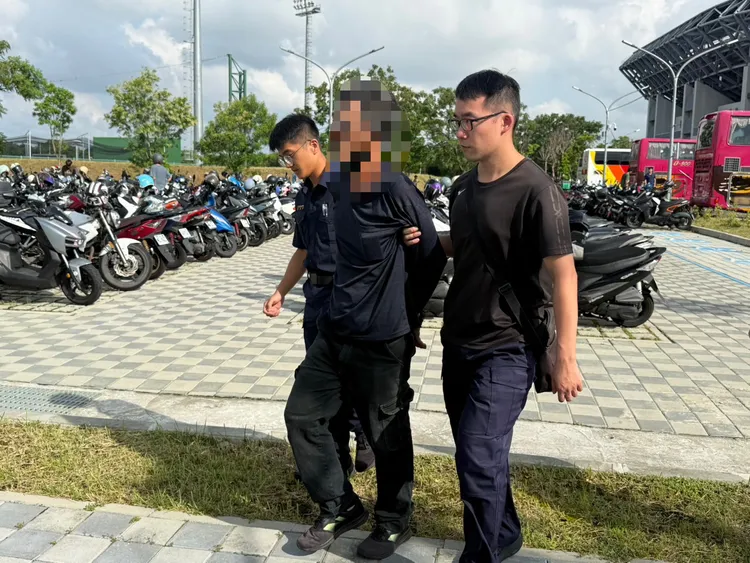 李姓男子偷走機車置物箱內現金，員警兩天後守株待兔，果然逮到他又下手行竊。民眾提供