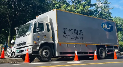 正妹配送員顏值太高網驚嘆！私下真實面曝光　