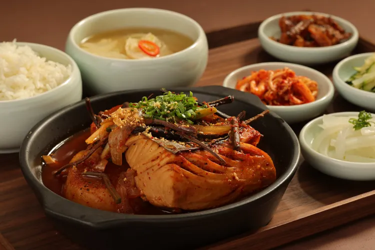 MAMALEE紅燒馬加魚定食。業者提供