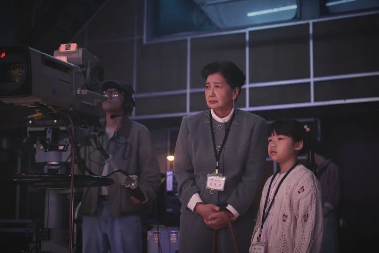 資深女星蘇明明（左）飾演老年邱雪。公視台語台提供