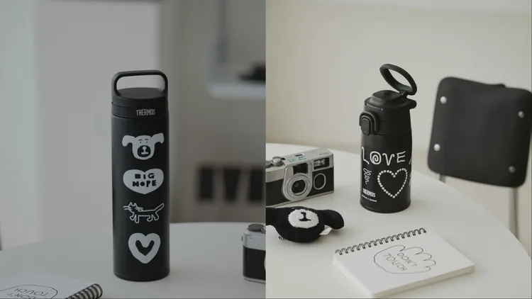 THERMOS x INAPSQUARE黑白童趣塗鴉提把真空保溫杯600ml（左）／1299元、彈扣真空保溫瓶400ml（右）／1299元。品牌提供