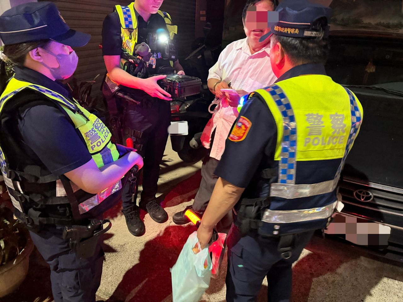 中壢警動員近百警力雷霆掃蕩! 7旬翁酒駕遭逮、無照女被扣車