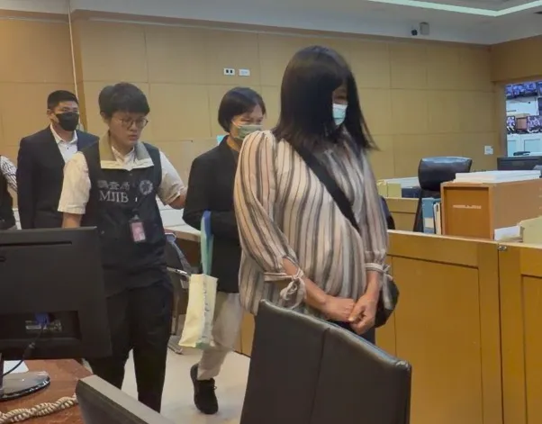 張國華妻子楊美珍獲檢察官諭令500萬元交保。張欽攝