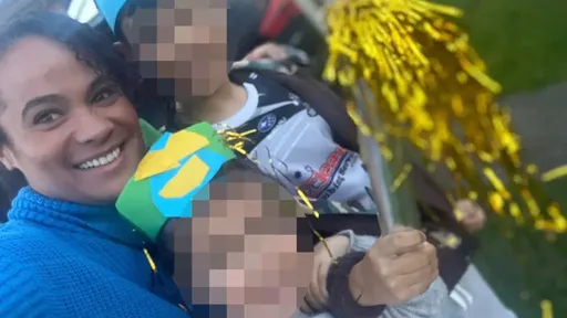 悲劇重演！她童年目睹母親喪命　子女如今看她幫烤棉花糖燒死