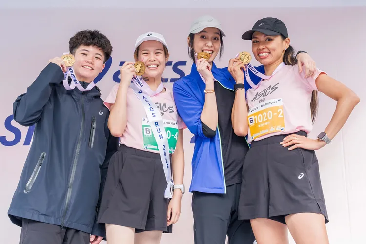 陳庭妮（右2）首次挑戰ASICS RUN，與隊友們順利完賽。品牌提供
