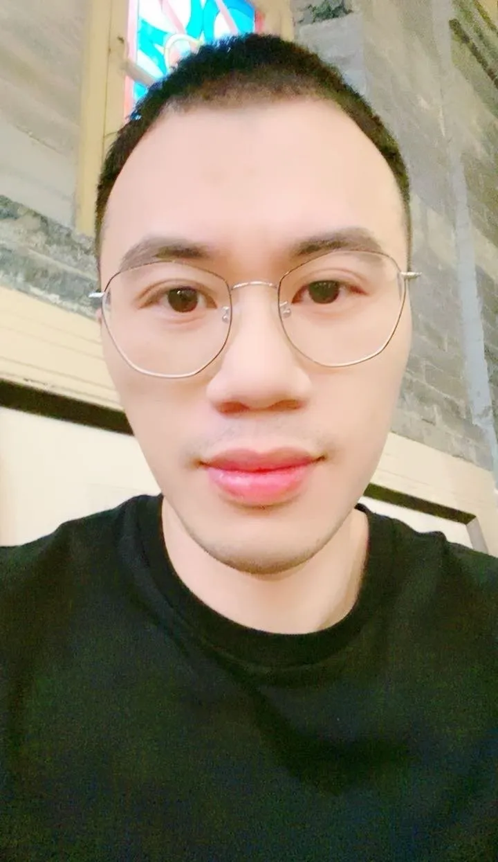 紫金陳看了東野圭吾小說後，決定當個推理小說家。翻攝紫金陳微博
