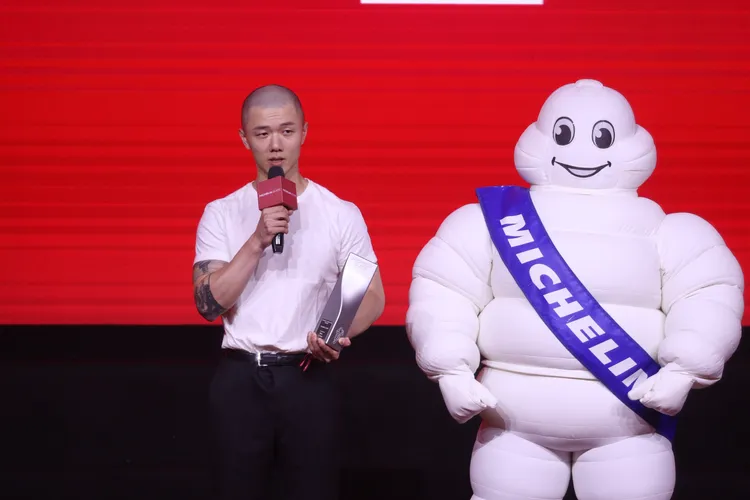 鮨安本屆獲得米其林一星，餐廳主廚許劉安更獲年輕主廚大獎。莊宗達攝