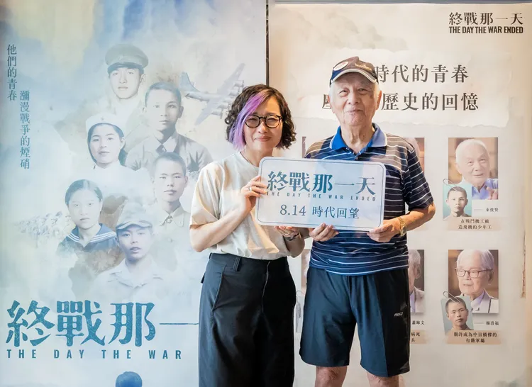 導演盧穎慈與（右）受訪者東俊賢共同出席媒體試片。放假影像提供