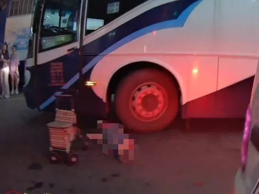 驚悚！彰化8旬婦穿越候車區　公車駕駛疑視線死角撞上...差點沒命