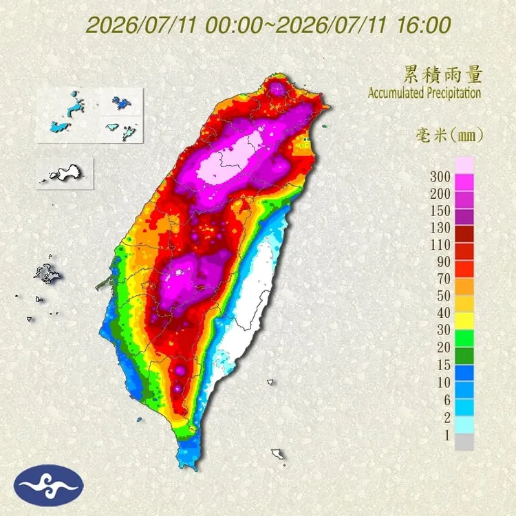 鄭明典則在臉書貼出累積雨量圖並解釋，縱使颱風路徑差異大，大型颱風就是會在桃竹苗山區留下印記。翻攝鄭明典臉書