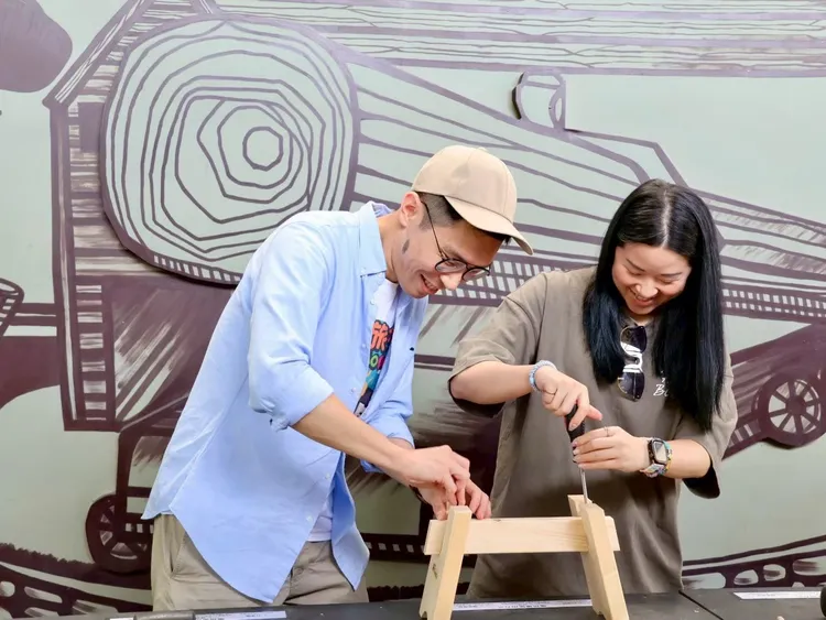 造訪車埕老街及林班道文化園區，體驗木作DIY。業者提供