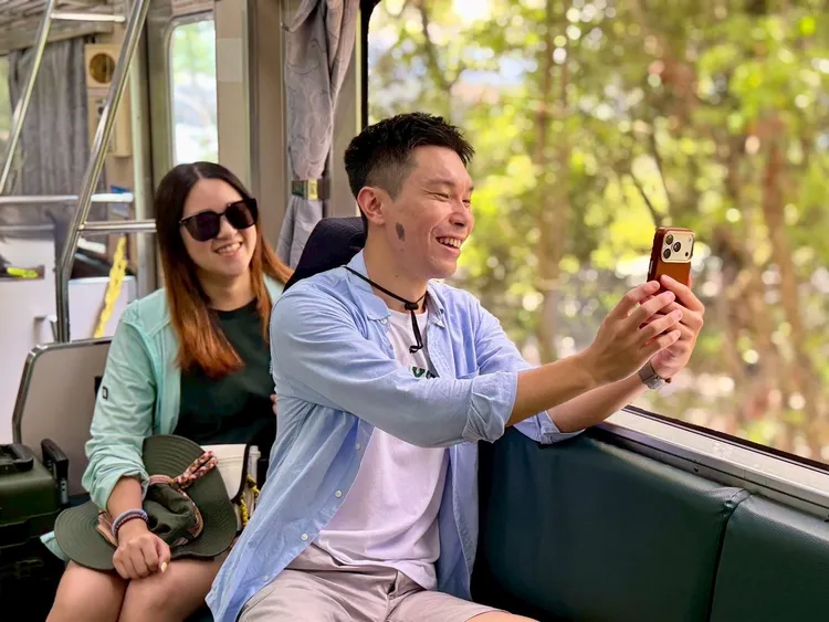 搭乘火車旅行更加輕鬆，不僅能悠閒欣賞沿線山林景色，也不用趕行程。業者提供