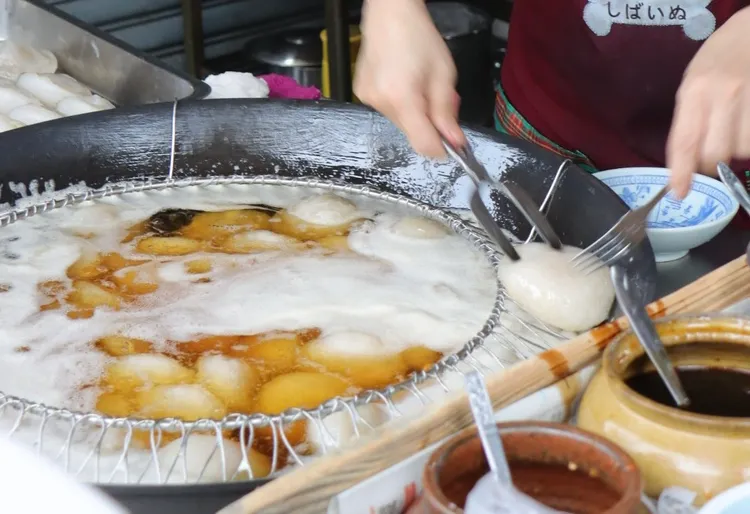 來訪體驗水里早市的人情味，品嚐水里肉圓在地美食。業者提供
