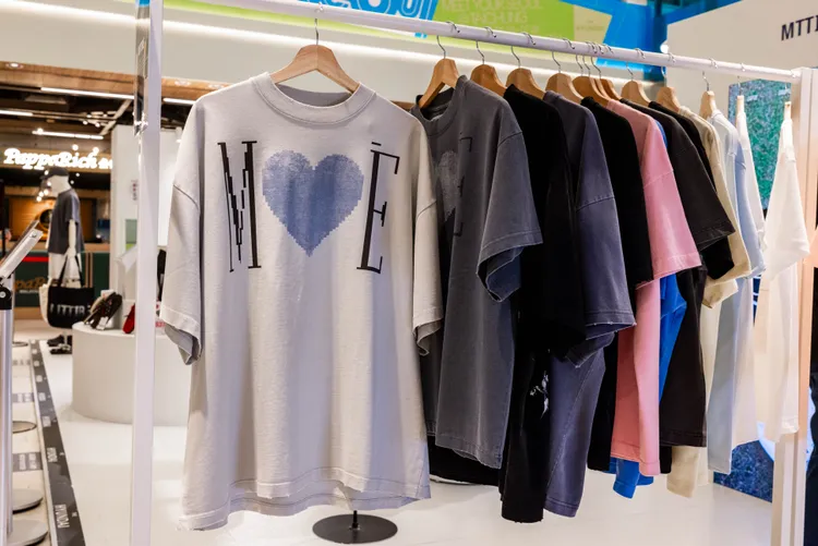 SEVENTEEN淨漢同款MTTIRÉ上衣在快閃店就能入手。品牌提供