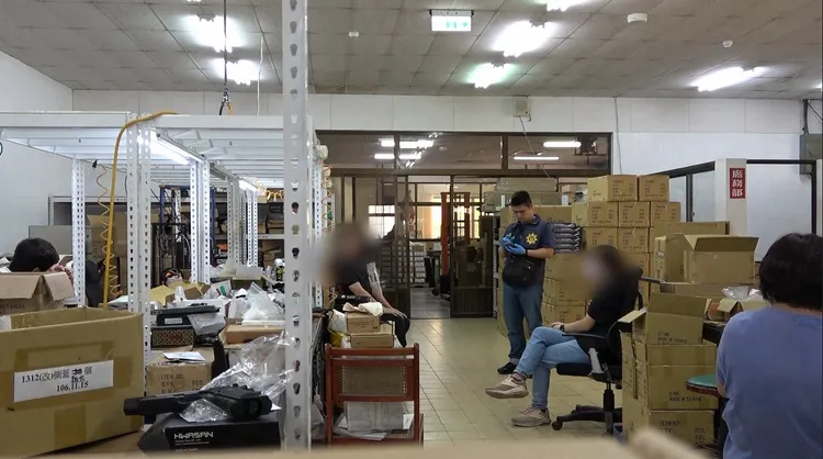 專案小組搜索倉庫、直營門市與3家下游經銷商等26處場所。翻攝照片