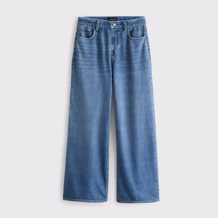 Abercrombie & Fitch毛圈布牛仔印花長褲，4290元。品牌提供