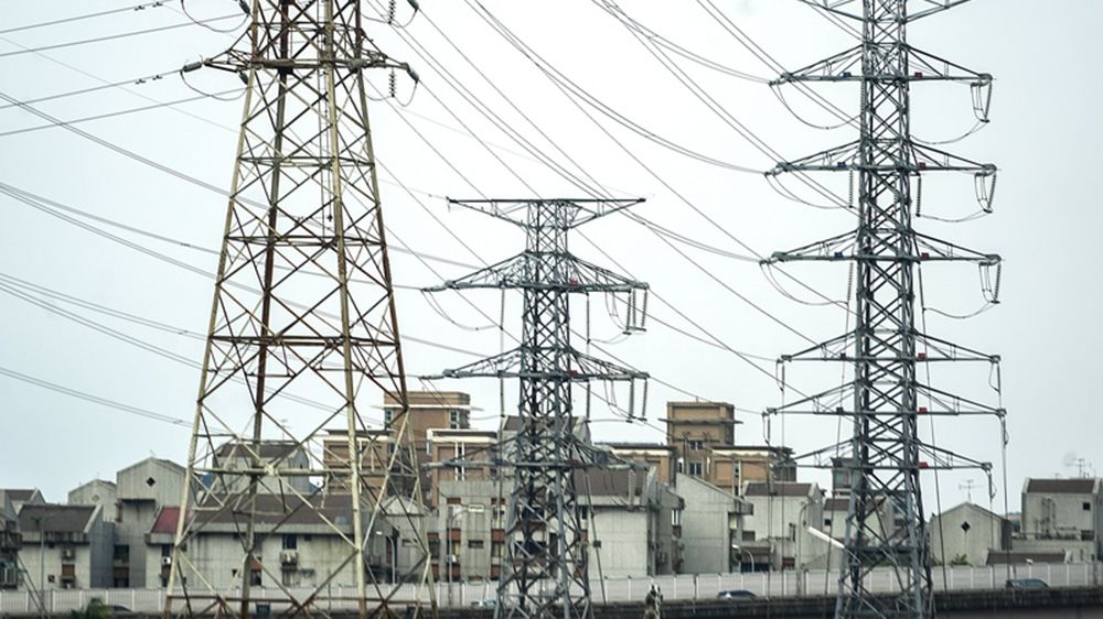 6月電力景氣燈號續亮熱絡紅燈 台綜院預測6月GDP為11.1%