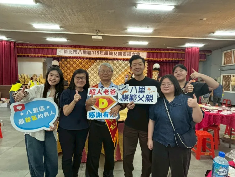 從消防署主管退休的米倉里高賢松先生，在大學擔任講師培育英才，獲頒模範父親獲肯定。公所提供