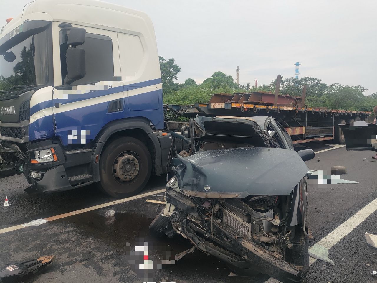 國一仁德路段駕駛急閃掉落物!失控撞擊拖板車 釀1死4傷