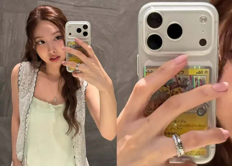 娜璉手機殼放上澀谷皮卡丘卡牌，裸卡A級價格台幣破萬元。翻攝自娜璉IG