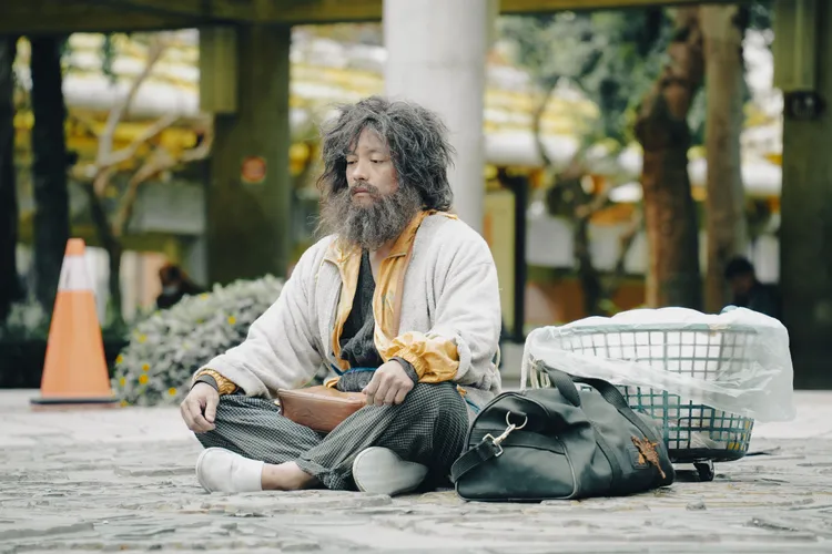 范逸臣化身瘋言瘋語卻句句是真理的康仔。公視台語台提供