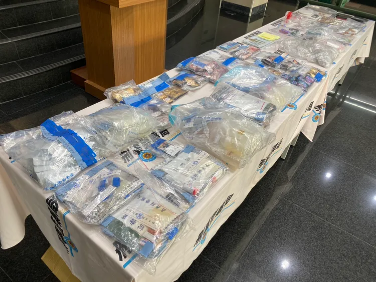 專案小組最後將犯罪集團3人通通逮捕，起出的毒品市值約300萬元。警方提供