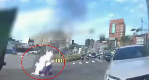 汐止車禍機車變火球！老婦受困...警、義交、民眾齊心救人