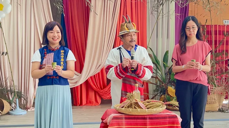 第一梯次德拉楠實驗小學辦理始業祈福儀式，展開4天3夜的學習旅程。原民局提供