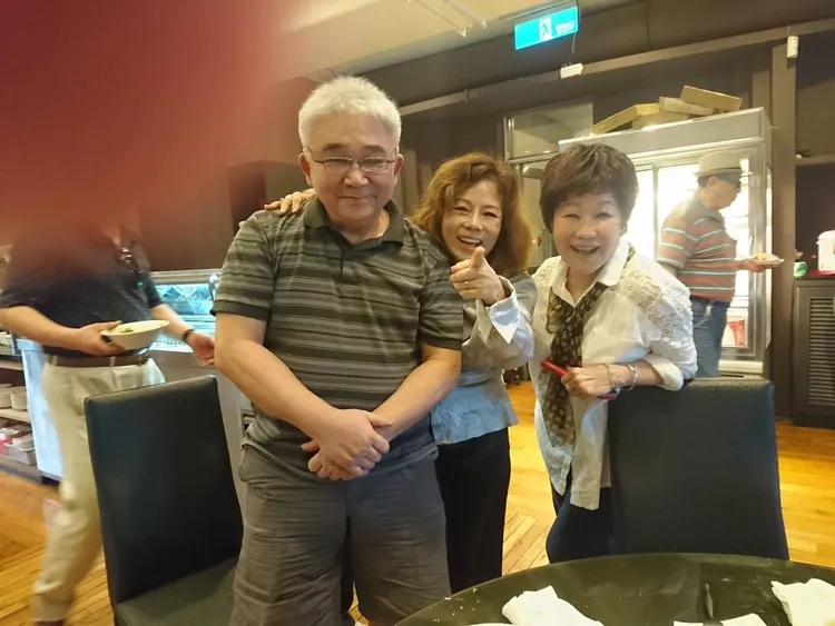 王時政生前出席聚會的照片。曹雨婷提供