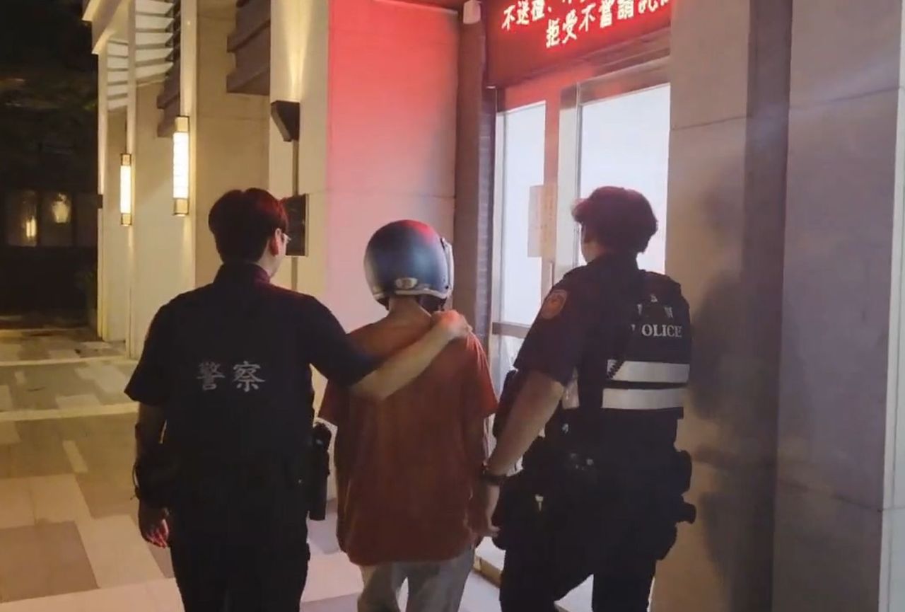 桃園站前商圈攝狼偷拍裙底 桃警電眼比對3天內火速逮人
