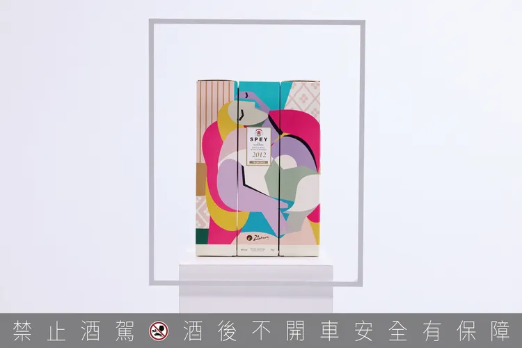 三個酒盒並排拼接即還原畢加索名作《夢》全貌，展現藏酒亦藏畫巧思。業者提供