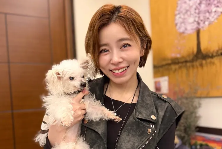 王瞳和愛犬。翻攝自王瞳臉書