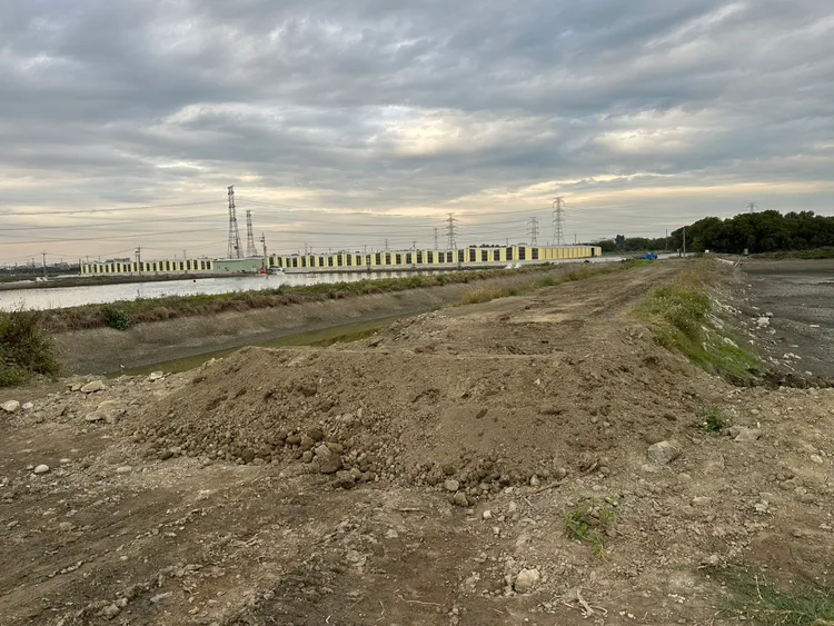 父子檔2022年拿到200萬，去年竟故技重施，對方不配合還雇工挖壞道路阻擋施工。檢方提供