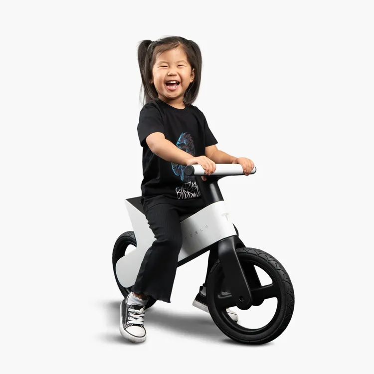 Balance Bike採用輕量化鎂合金車架，並提供五段式座椅高度調整，可陪伴孩子不同成長階段使用。原廠照片