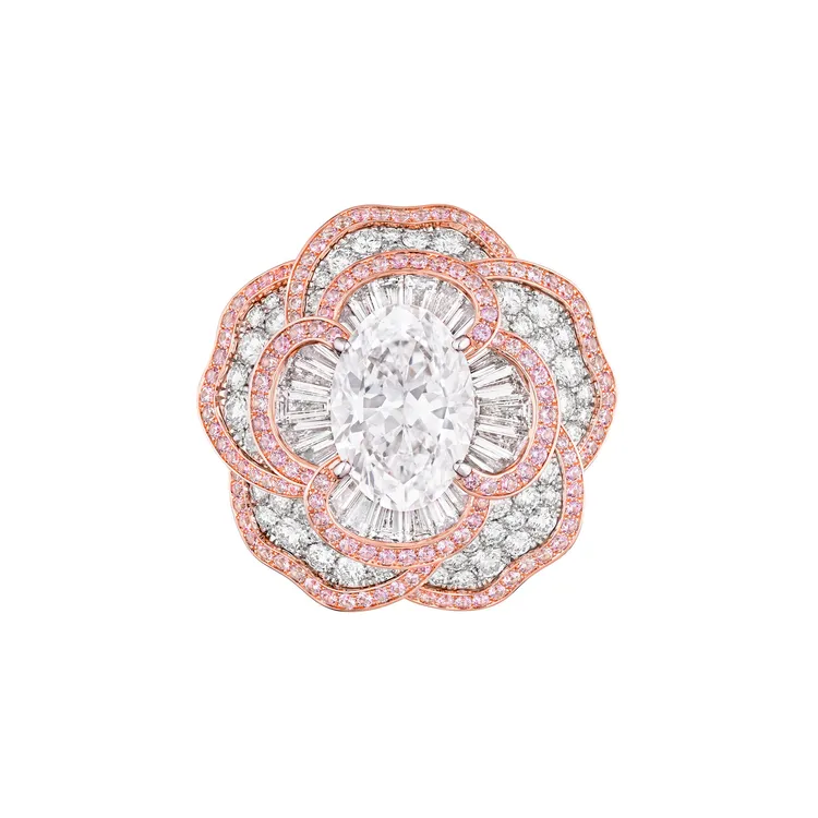 SYMBOLE CAMÉLIA ROSE戒指，1億92萬8000元。品牌提供