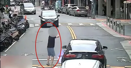 北市賓士車撞倒穿越馬路婦人　一度無生命徵象送醫搶救！男駕駛抱頭懊悔