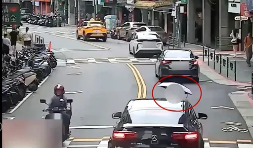 北市師大路婦人穿越馬路遭賓士車撞倒　一度無生命徵象送醫搶救