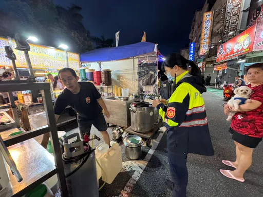 中壢夜市攤商占用消防通道、周邊亂停車！　警方強力執法與違規拖吊