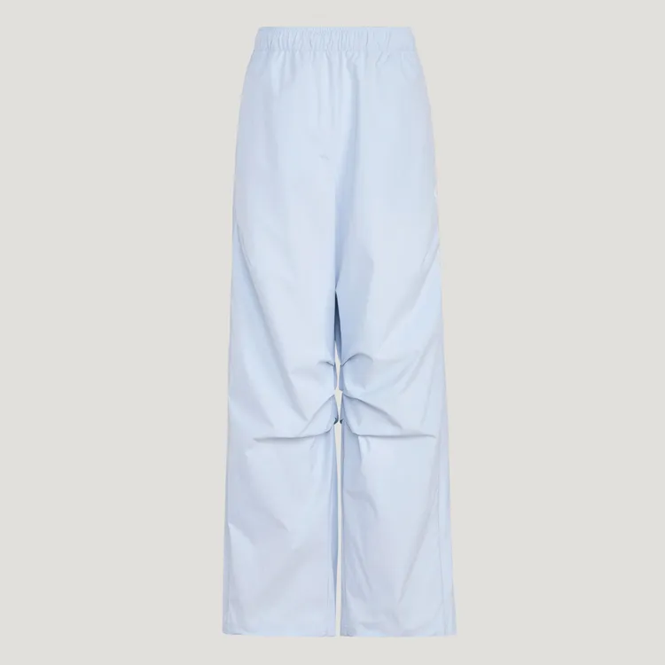 adidas FOS機能運動長褲，3290元。品牌提供