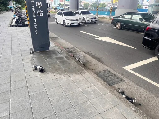 驚！捷運三鶯線「汙水管掉落」砸路過騎士　警通知負責人到案