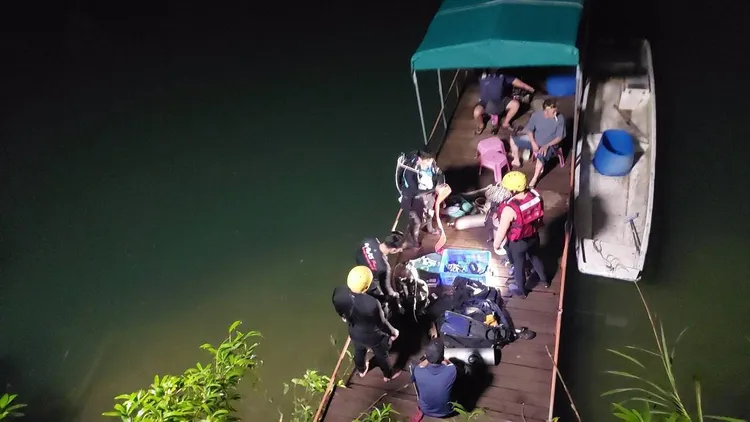 男大生昨傍晚在日月潭落水失蹤，警消連夜搜尋。民眾提供