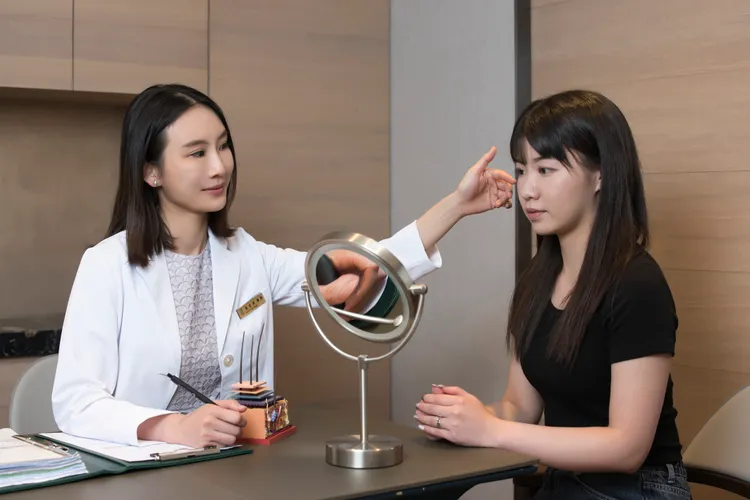 璞之妍診所重視充分溝通，透過了解患者真正需求與老化原因，規劃更自然、貼近個人特色的抗老節奏。