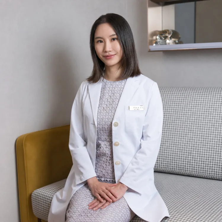 璞之妍診所張佳穎醫師表示，鬆垮老態感、嘴邊肉變明顯，眉眼下垂或蘋果肌下滑，往往不是單一原因造成，而是臉部不同層次老化後呈現出的結果。