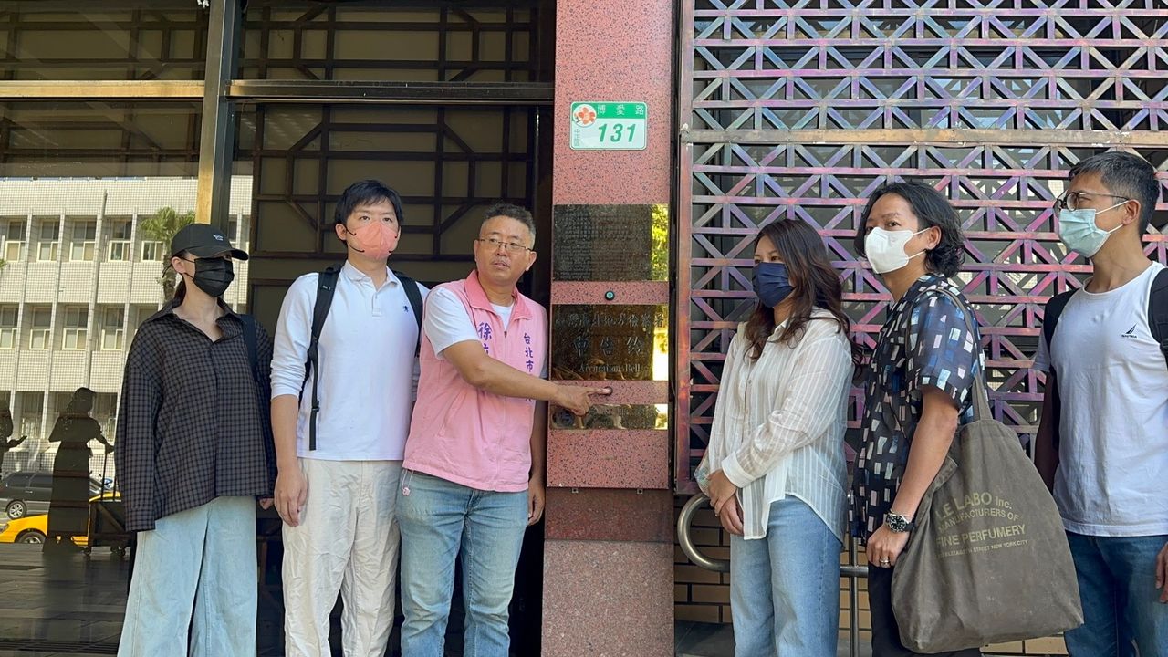 北市再爆連鎖私幼虐童!13幼童被迫學狗爬、遭摑掌 議員徐立信帶家長提告
