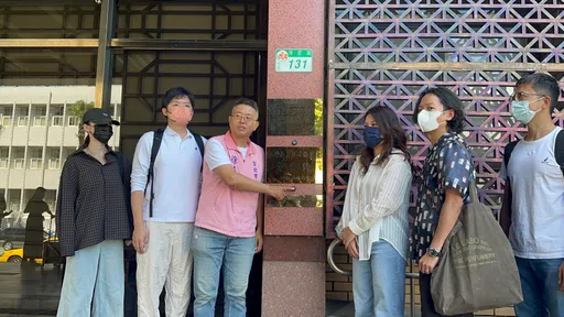 北市再爆連鎖私幼虐童！13幼童被迫學狗爬、遭摑掌　議員徐立信帶家長提告
