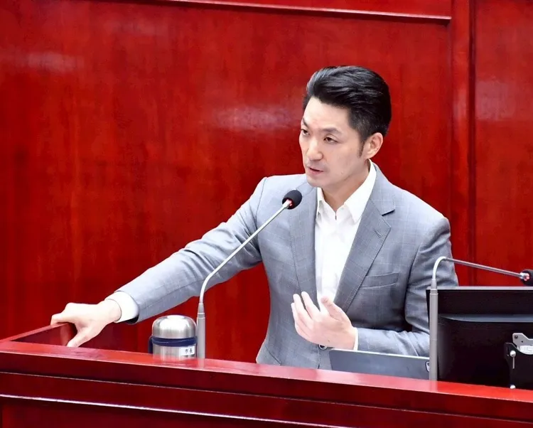 蔣萬安日前在議會質詢時痛批簡舒培是「索資佛地魔」。北市府提供