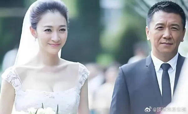 李小冉（左）和徐佳寧2014年登記結婚，2015年在布魯塞爾舉行婚禮，婚後未生小孩。翻攝頂流克星張姐微博