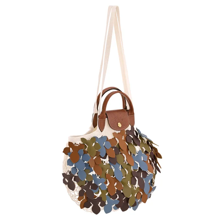 Le Pliage Collection織網包（青苔綠），1萬1400元。品牌提供