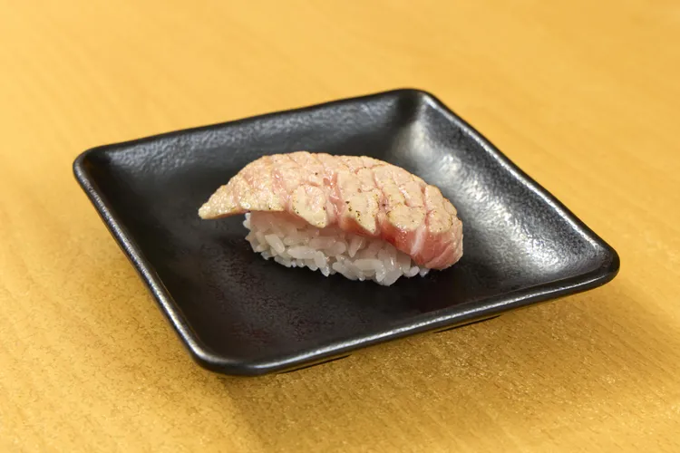 極味炙燒黑鮪魚大腹120元。業者提供