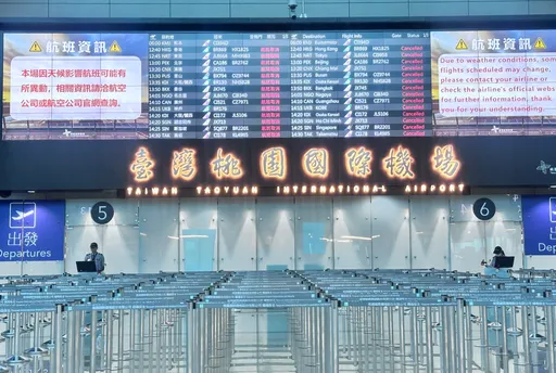 桃機今「一片空蕩」畫面曝！巴威颱風減弱　國航明加開6航班